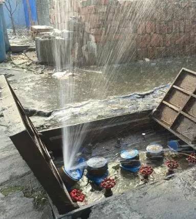 自來水保溫未使用橡塑產(chǎn)品水管爆裂